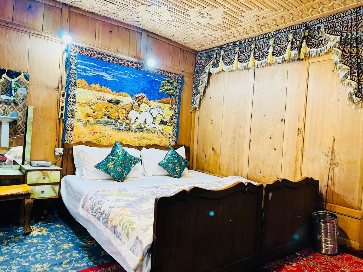 Bed and Breakfast Houseboat New Retreat Group Srīnagar Exterior foto