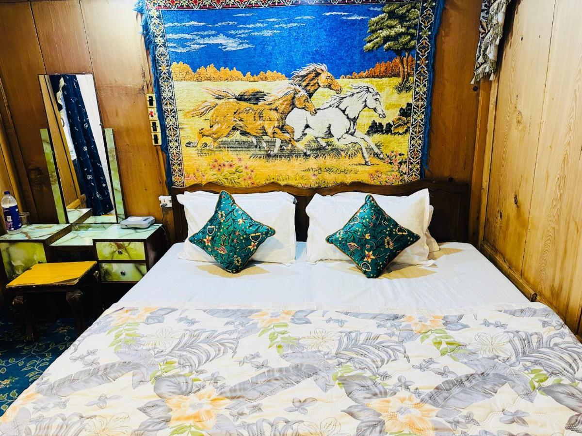 Bed and Breakfast Houseboat New Retreat Group Srīnagar Exterior foto