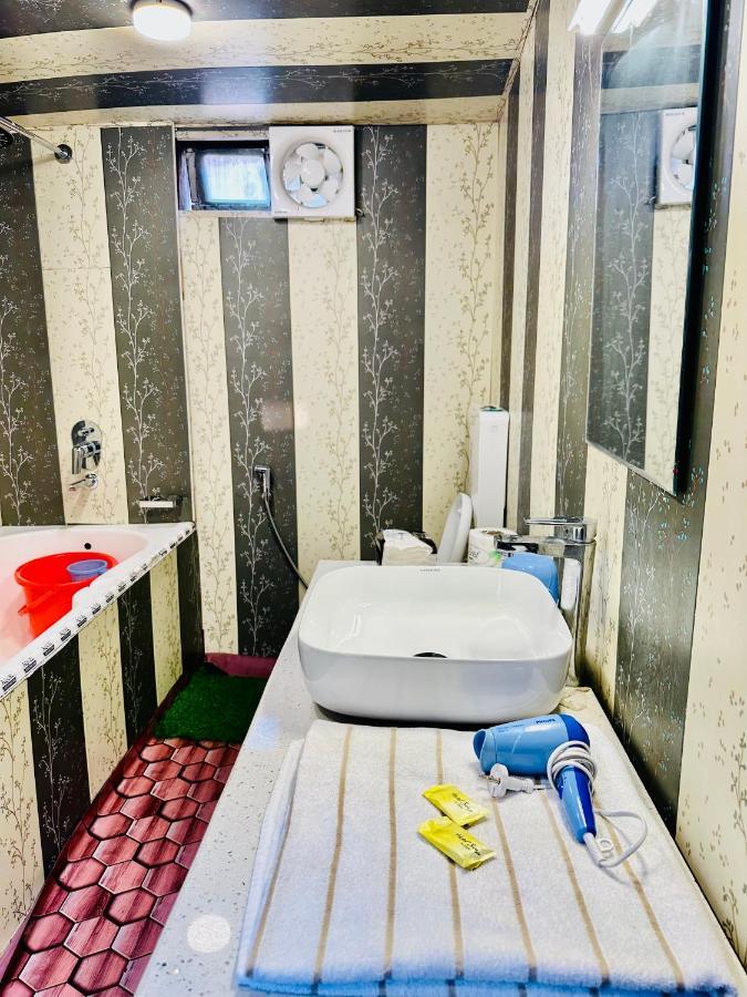 Bed and Breakfast Houseboat New Retreat Group Srīnagar Exterior foto